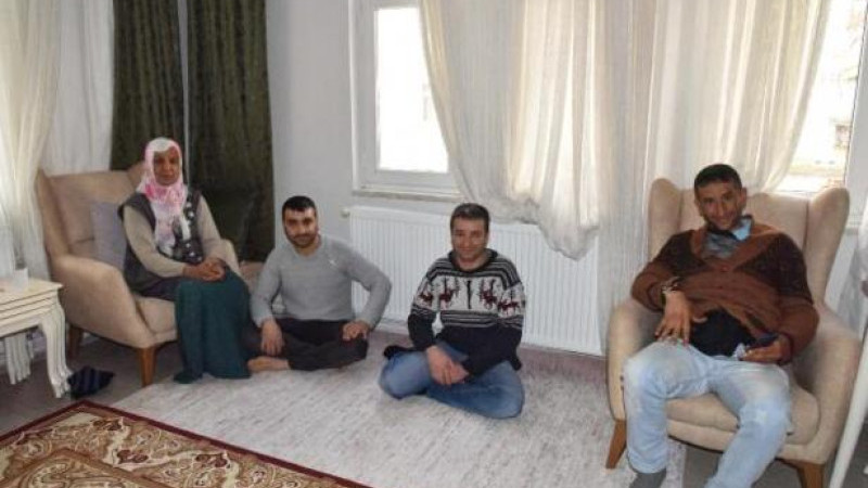 İnternetten tanıştığı arkadaşına deprem sonrası evini açtı