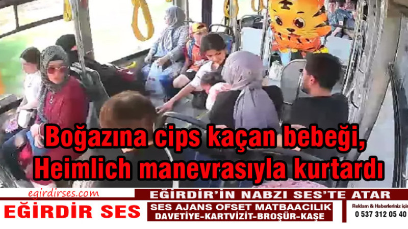 Boğazına cips kaçan bebeği, Heimlich manevrasıyla kurtardı